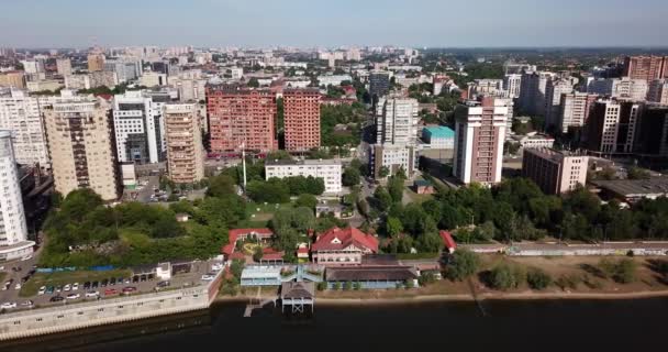 从空中看Russioa 、 Krasnodar城市景观和Kuban河。俄罗斯克拉斯诺达尔地区 — 图库视频影像