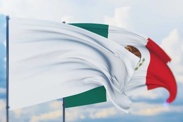 Meksika bayrağı ve rüzgarında dalgalanan bayrak direğinde beyaz bayrak. Yakın görünüm, 3 boyutlu illüstrasyon. — Stok fotoğraf