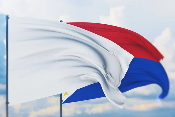 Witte vlag op vlaggenmast wapperend in de wind en vlag van de Filippijnen. Close-upweergave, 3D-illustratie. — Stockfoto