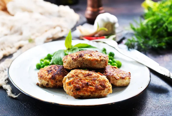 Chuletas Fritas Con Guisante Verde Chuletas Con Guisante —  Fotos de Stock