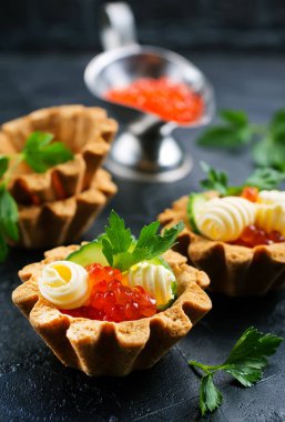 tereyağı ve somon havyar ile lezzetli tartlets