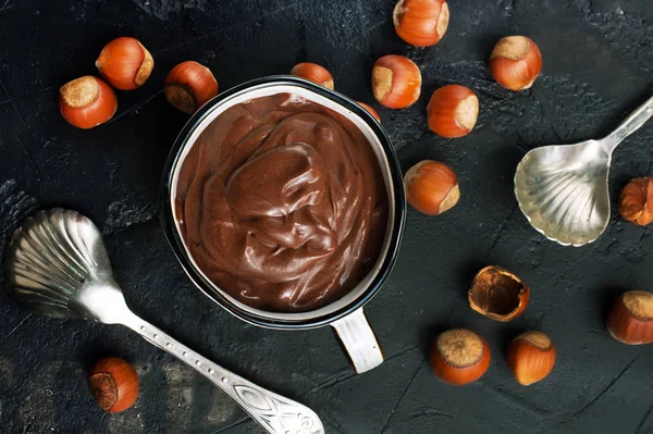 Zelfgemaakte Hazelnoot Spread Warme Chocolademelk Beker Met Noten — Stockfoto