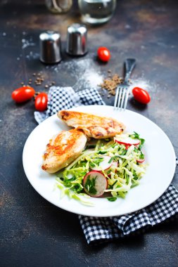 salata Izgara tavuk göğsü, diyet gıda ile