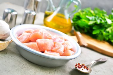 Kase çiğ tavuk fileto