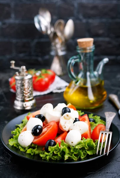 Növényi Saláta Lemez Görög Saláta Friss Saláta Fetasajttal — Stock Fotó