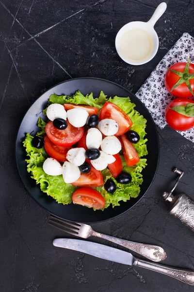 Insalata Verdure Sul Piatto Insalata Greca Insalata Fresca Con Formaggio — Foto Stock