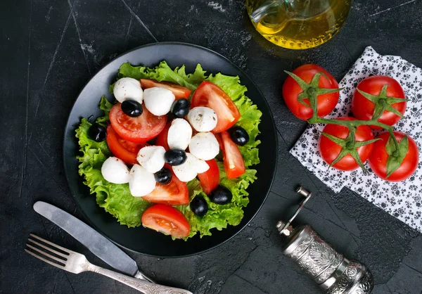 Növényi Saláta Lemez Görög Saláta Friss Saláta Feta Sajttal Felülnézet — Stock Fotó