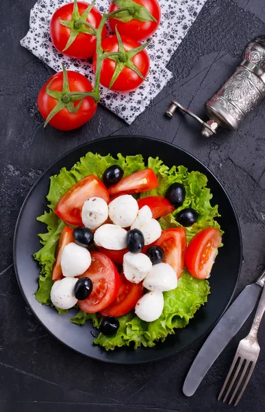 Insalata Verdure Sul Piatto Insalata Greca Insalata Fresca Con Formaggio — Foto Stock