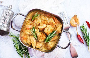 metal kapta, soslu tavuk köri sosu