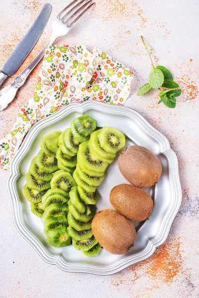 Verse Kiwi Metalen Plaat Sap Kiwi — Stockfoto