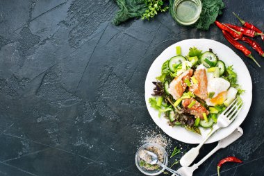 kızartılmış ton balıklı ve yumurta, diyet salata salata