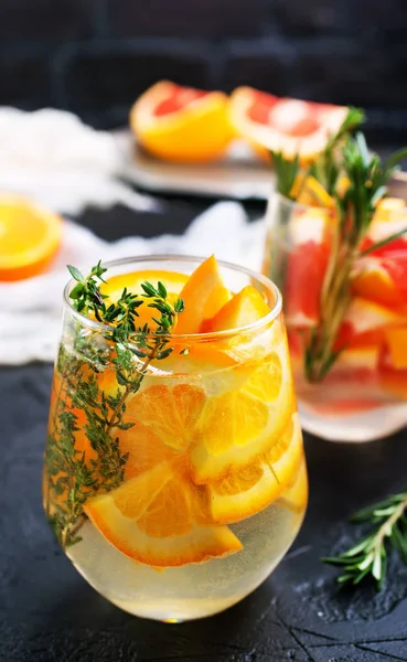 Grapefruit Und Rosmarin Gin Cocktail Erfrischendes Getränk Mit Eis — Stockfoto