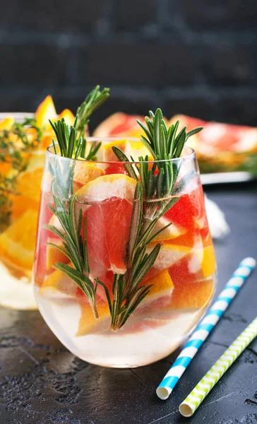 Grapefruit Und Rosmarin Gin Cocktail Erfrischendes Getränk Mit Eis — Stockfoto