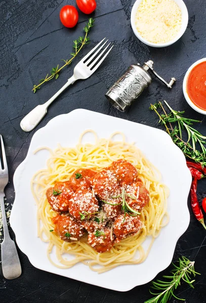 Вареные Спагетти Фрикадельками Томатным Соусом — стоковое фото
