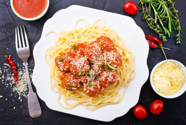 Espaguete Cozido Com Almôndegas Molho Tomate — Fotografia de Stock