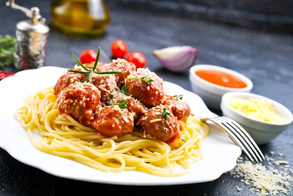 Espaguete Cozido Com Almôndegas Molho Tomate — Fotografia de Stock