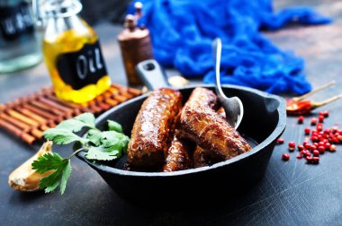 atış tavada kızarmış sosis kadar çatal ile kapatmak