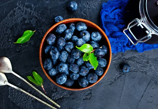 Vue Dessus Des Bleuets Frais Dans Bol Bois Servi Sur — Photo