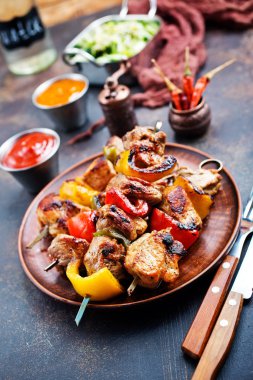 Sebze sos ile servis et kebabı