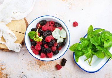 Nane kase taze çilek üstten görünüm