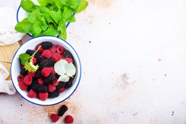 Nane kase taze çilek üstten görünüm