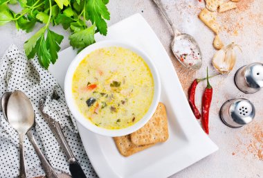 mantar ve kraker tablo peynir çorbası