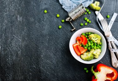 Beyaz kase salata için taze sebze