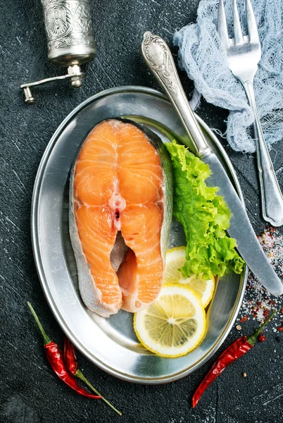 Raw Salmon Slice Lemon Greens Metal Plate Table — Stock Photo, Image