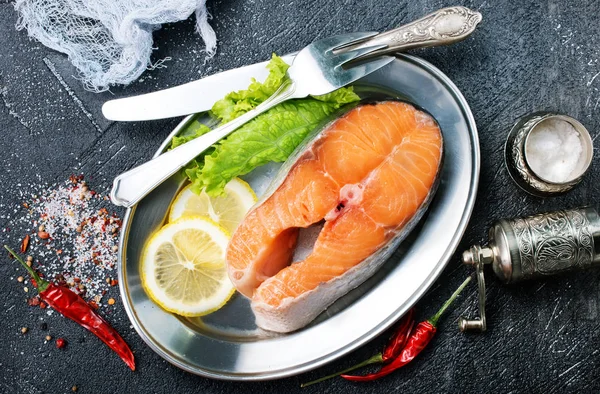 Raw Salmon Slice Lemon Greens Metal Plate Table — Stock Photo, Image