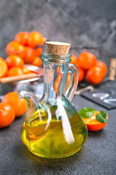 Tangerine Oil Glass Jar Fresh Tangerines Table — Stock Photo, Image