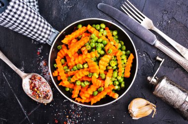 tavada kızarmış sebze havuç ile kızarmış Mısır