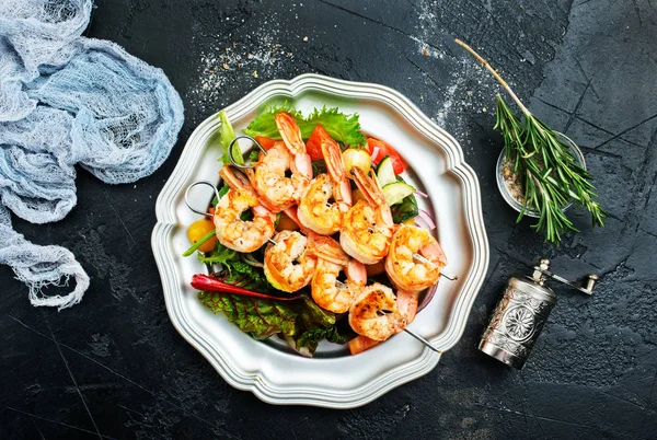 Salade Crevettes Frites Sur Assiette Salade Fraîche — Photo