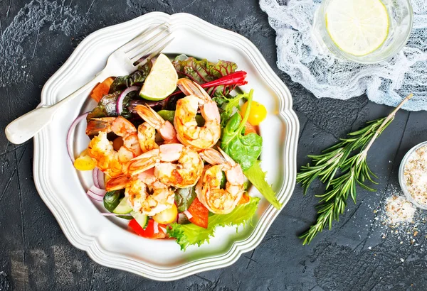 Salad Fried Shrimps Plate Fresh Salad — Stock Photo, Image
