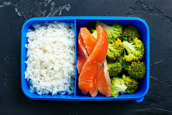 Ansicht Von Hausgemachten Gesunden Lebensmitteln Lunchbox Auf Dunkler Tischplatte — Stockfoto