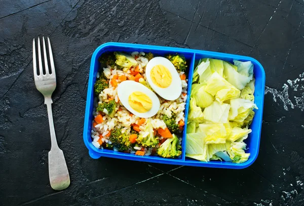 Draufsicht Auf Frische Und Gesunde Lebensmittel Lunchbox Und Gabel Auf — Stockfoto