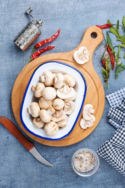 Råa Champinjoner Träskiva Champignon Champinjoner — Stockfoto