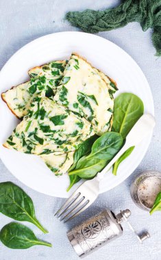 plaka, yumurta omlet ıspanaklı omlet