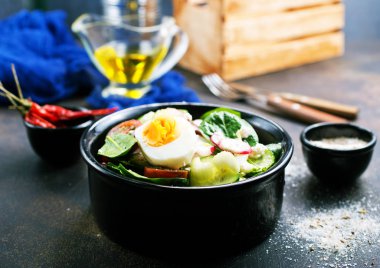 siyah kase sebze ile haşlanmış yumurta 