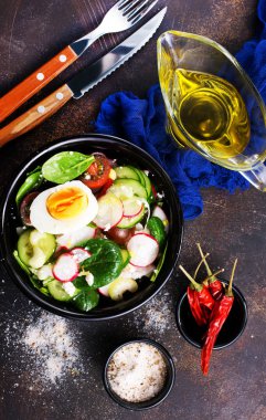 siyah kase sebze ile haşlanmış yumurta 