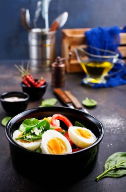 siyah kase sebze ile haşlanmış yumurta 