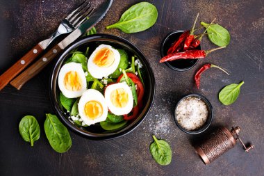 siyah kase sebze ile haşlanmış yumurta 