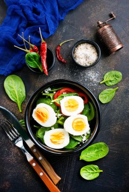 siyah kase sebze ile haşlanmış yumurta 