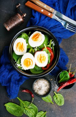 siyah kase sebze ile haşlanmış yumurta 
