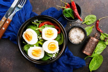 siyah kase sebze ile haşlanmış yumurta 
