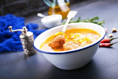 çorba köfte ve sebze, kase çorba ile