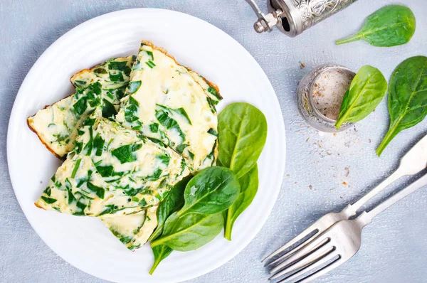 Omelette Mit Spinat Auf Teller Eieromelette — Stockfoto