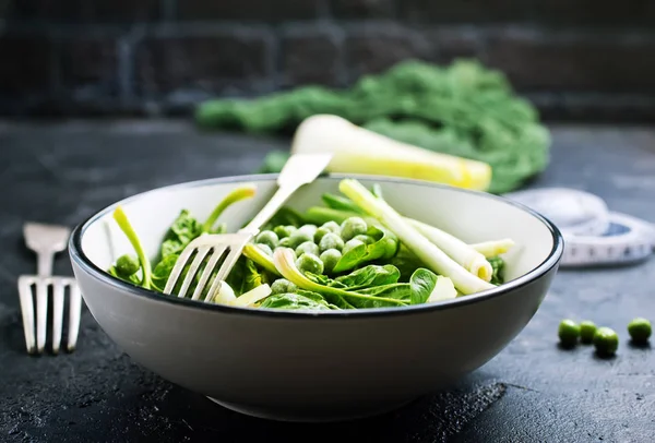 Los Ingredientes Para Ensalada Dietética Escudilla Mesa —  Fotos de Stock