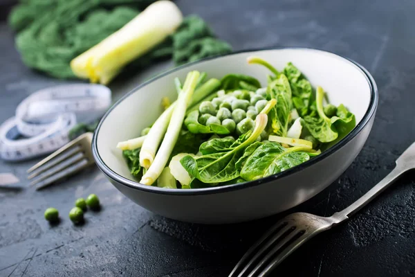 Zutaten Für Diätsalat Schüssel Auf Dem Tisch — Stockfoto