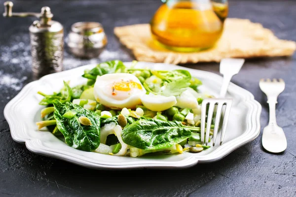 Salad Boiled Egg Fresh Spinach Plate — Stock Photo, Image