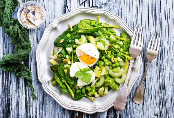 Salad Boiled Egg Fresh Spinach Plate — Stock Photo, Image